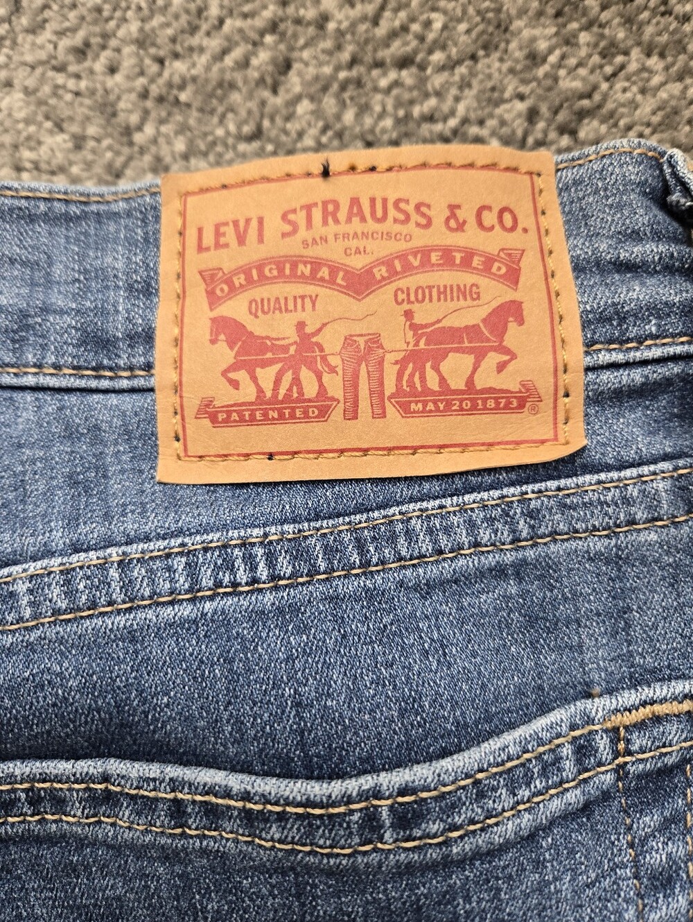 Levi's Boyfriend Straight Blue Denim Jeans with Leather Logo Patch Size 29